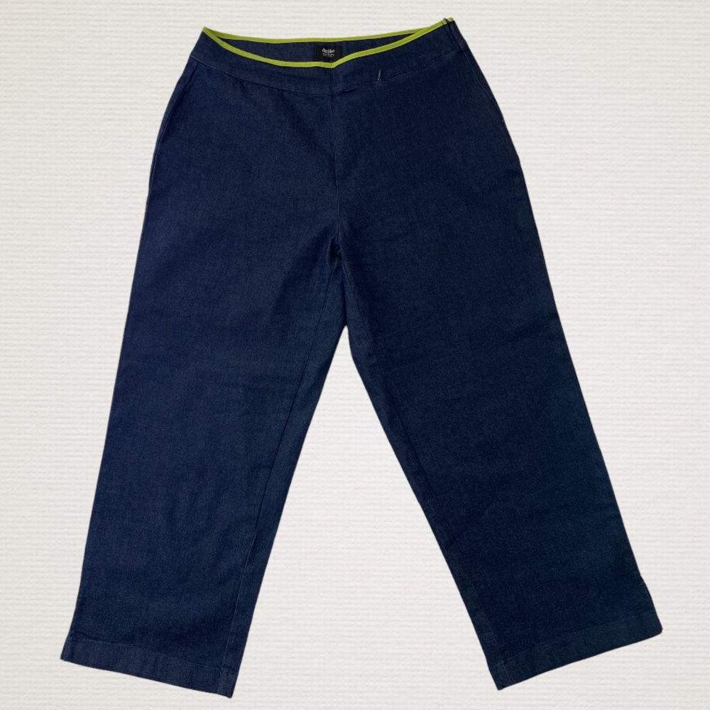 Mossimo Stretch Womens Jeans Size 10 Straight Rise-High